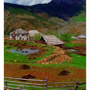 Vesnice v horách (Fushë Lurë, Albánie 1995) 004S
