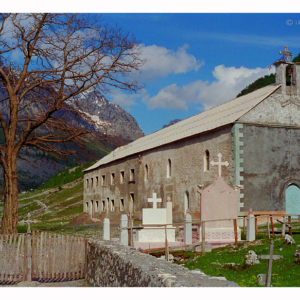 Hřbitov a kostel (Boga, NP Theth, Albánie 1995) 007S